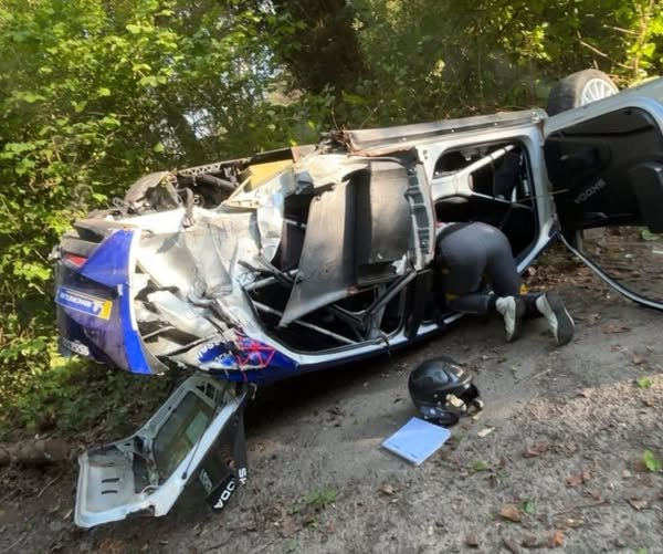 半岛体育登录入口-维斯塔潘父亲拉力赛翻车，与领航员均无恙|瓦隆|瓦隆尼亚|麦克斯·维斯塔潘|比利时|乔斯·维斯塔潘_新浪体育_新浪新闻